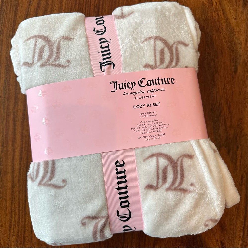 JUICY COUTURE LOGO FLEECE COZY PJ SET NWT - Picture 4 of 5